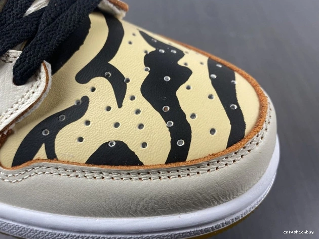 OG DH6932-100 Low of 1 Year Tiger the Air Jordan 0720
